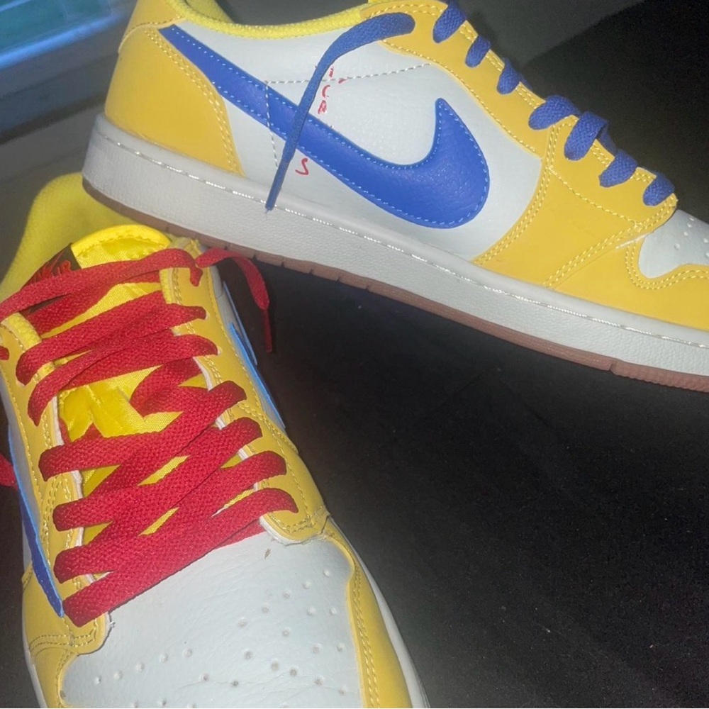 Travis Scott x Nike Air Jordan 1 low sneakers, size 11